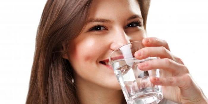 Beber Água pode Evitar o Mau Hálito